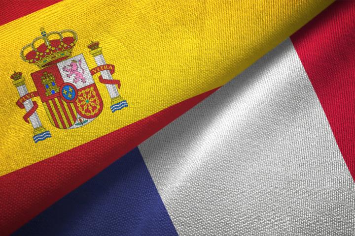 Las banderas de España y Francia.
