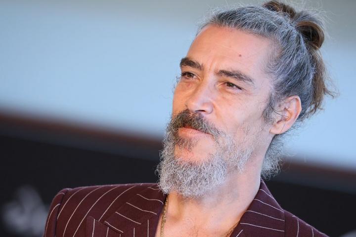 SAN SEBASTIAN, SPAIN - SEPTEMBER 24: Óscar Jaenada attends the "La Suerte (Fate)" photocall during the 73rd San Sebastian International Film Festival on September 24, 2025 in San Sebastian, Spain. (Photo by JB Lacroix/WireImage)