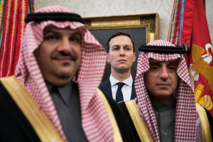 : Jared Kushner, entre funcionarios saudíes, en un encuentro entre Donald Trump y Mohamed bin Salman, el 20 de marzo de 2018, en la Casas Blanca.