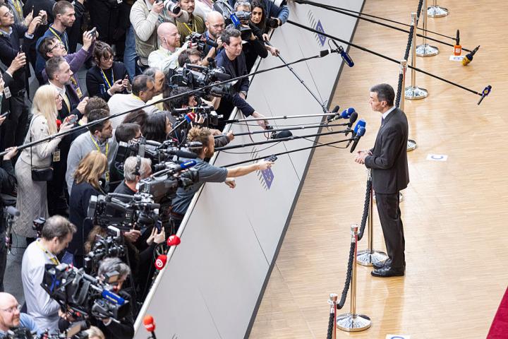Pedro Sánchez atiende a los medios en Bruselas