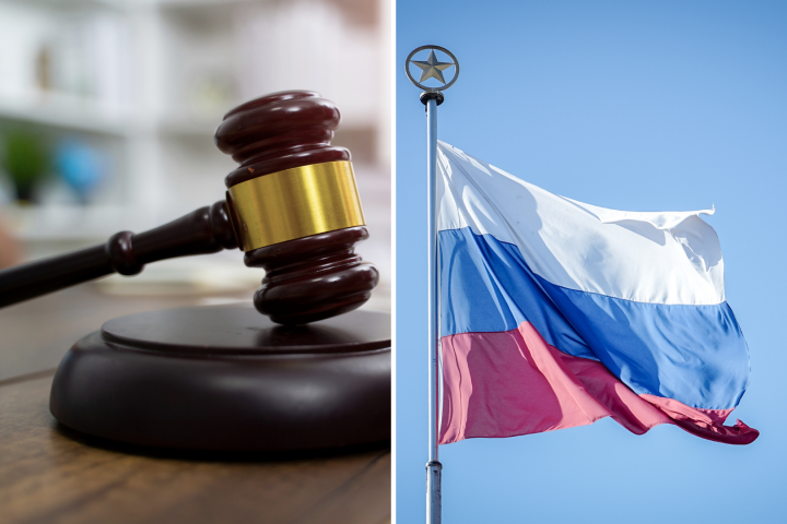 Mazo judicial y bandera de Rusia.