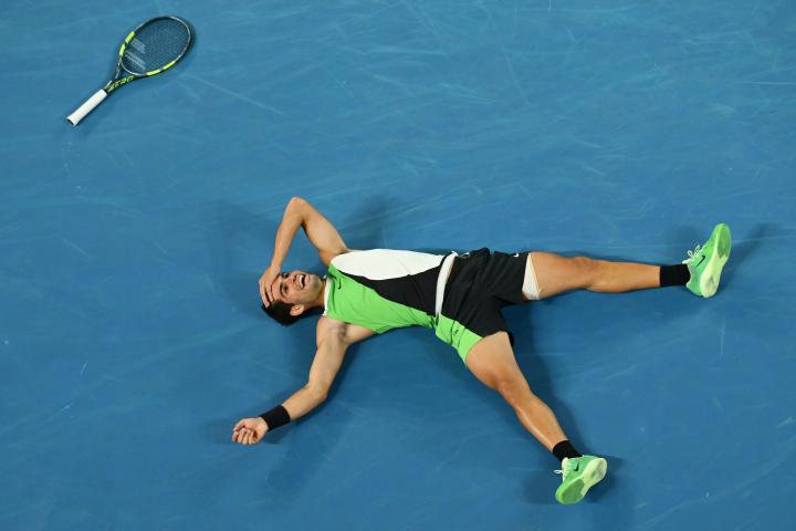 Carlos Alcaraz celebrando la victoria en el Open de Australia.