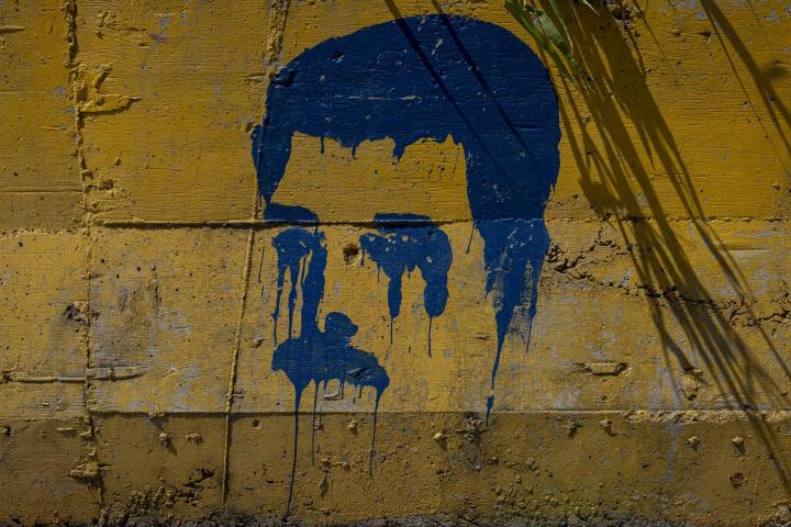 Un grafiti del rostro del ya expresidente de Venezuela, Nicolás Maduro, visto el 31 de enero de 2026, en Caracas.