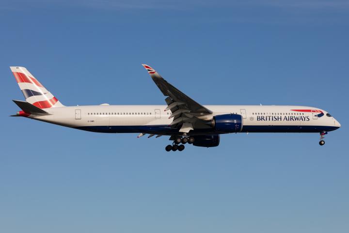 Avión Airbus A350 de British Airways volando