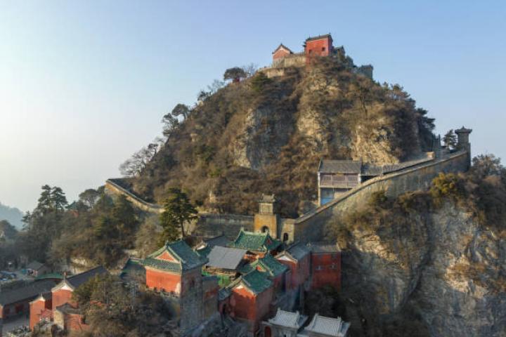 Wudang Mountains（武當山）, located in Danjiangkou, Shiyan City, northwest Hubei Province, is known as the Holy Land of Taoism in China. Its main peak, Tianzhu Peak（天柱峰）, is 1612 meters above sea level.