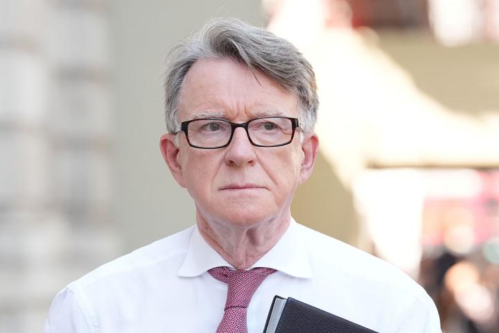 El entonces embajador del Reino Unido en EEUU, Lord Peter Mandelson, llega a la Oficina del Gabinete en el centro de Londres, el 18 de junio de 2025.