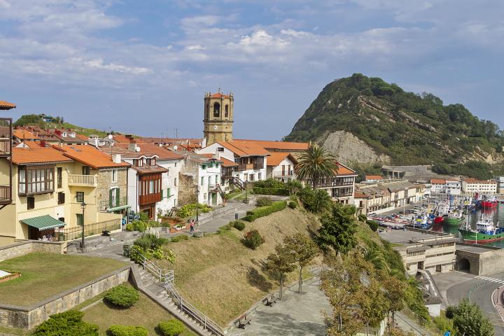 alt="alt="Getaria Village in the coast of Basque country, Spain""