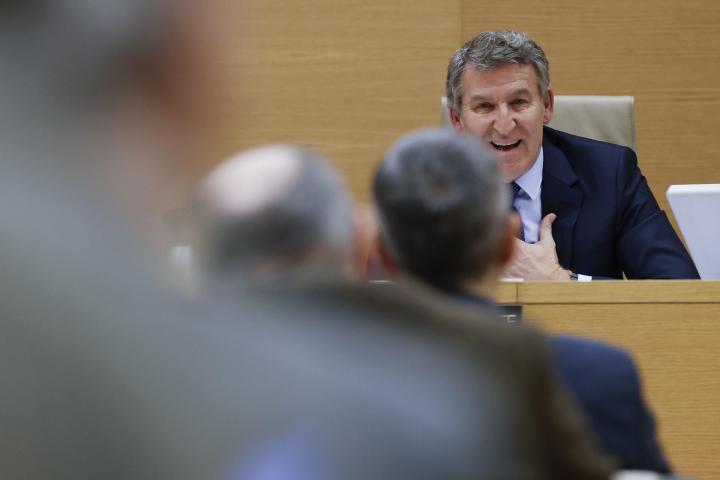 El líder del PP, Alberto Núñez Feijóo, comparece este lunes ante la comisión del Congreso
