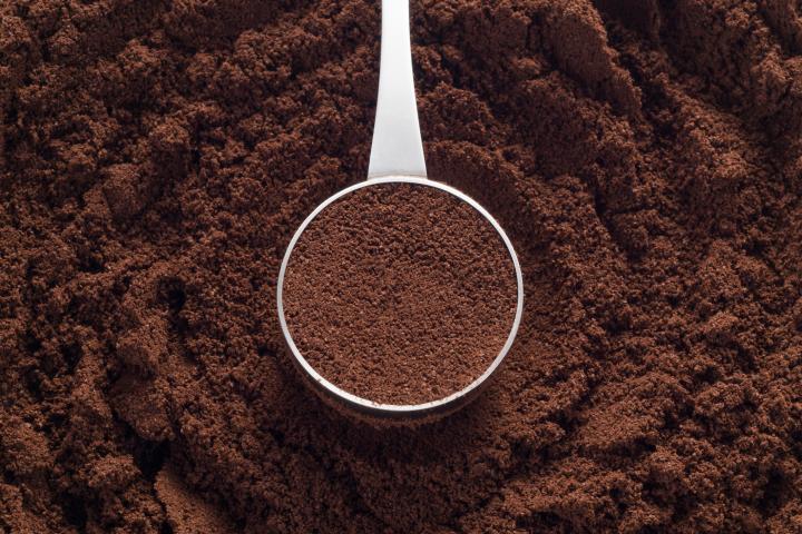 Una cucharita de café.