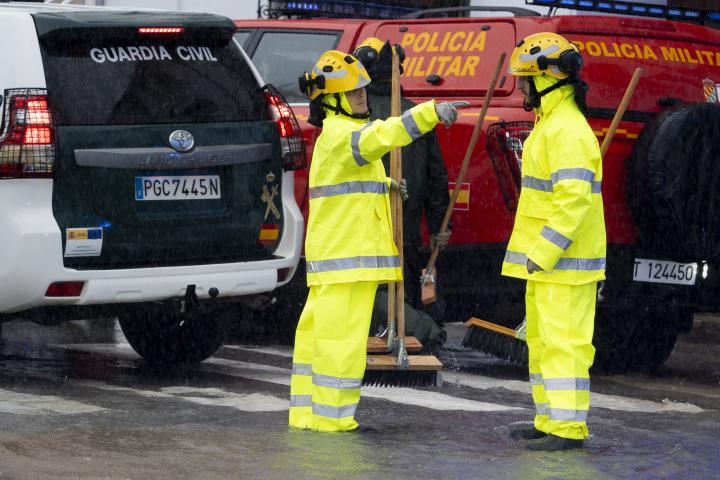 Efectivos de la Policía Militar trabajando en Andalucía debido al temporal