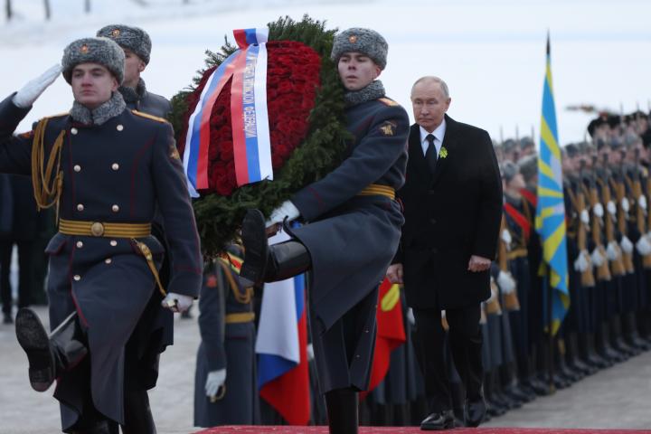 Funeral a varios militares rusos con Putin presente