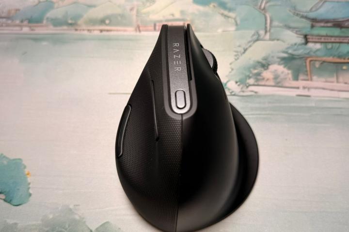 Imagen del ratón Razer Pro Click V2 Vertical.