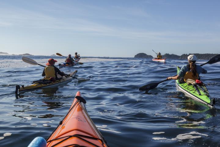 Varias personas en kayak, en una imagen de archivo