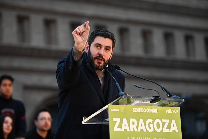 Alejandro Nolasco, candidato de Vox en Aragón, en el cierre de campaña el 6 de febrero de 2026.