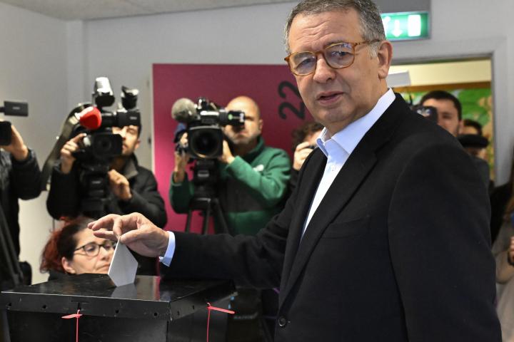 Antonio José Seguro deposita su voto