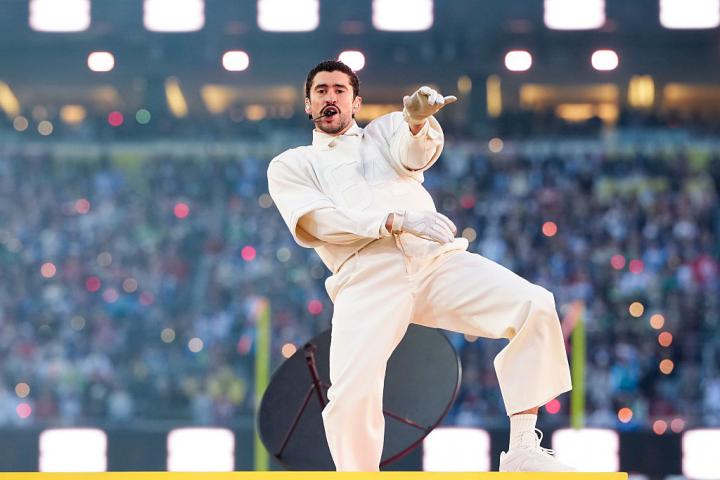 Bad Bunny durante el espectáculo de medio tiempo de la Super Bowl.