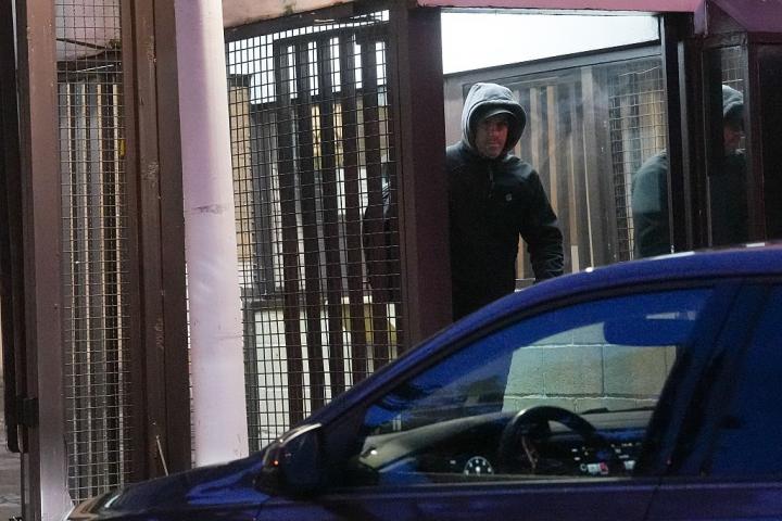 El exjefe militar de ETA Garikoitz Aspiazu Rubina, alias 'Txeroki', sale de la prisión de Martutene, el 9 de febrero de 2026, en San Sebastián.