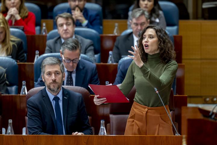 Isabel Díaz-Ayuso durante una sesión plenaria