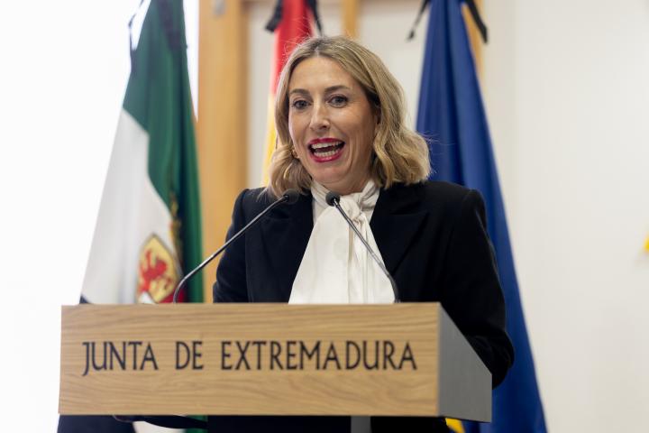 María Guardiola durante un acto en la Junta de Extremadura