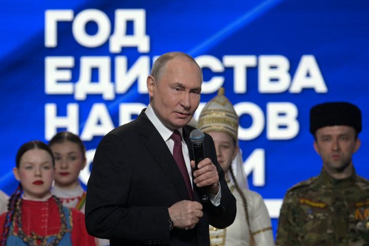 El presidente ruso, Vladimir Putin, asiste a una ceremonia para lanzar el Año de la Unidad de los Pueblos de Rusia en Moscú, el 5 de febrero de 2026.