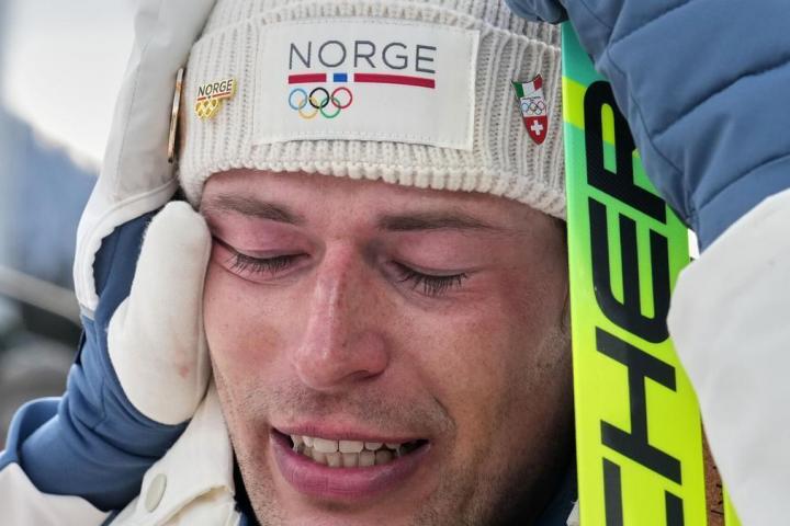 El noruego Laegrid, llorando en la entrevista posterior a la prueba