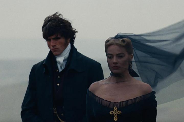 Jacob Elordi y Margot Robbie, en una escena de 'Cumbres borrascosas'