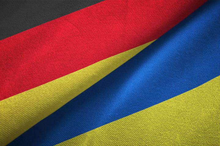Banderas de Alemania y Ucrania