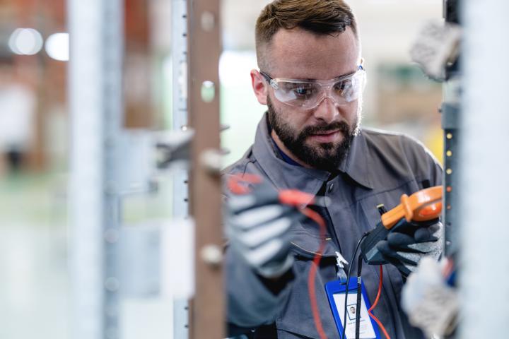 electricista-peligros-contras-oficio