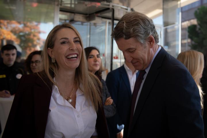 Imagen de archivo de la presidenta en funciones de la Junta de Extremadura, María Guardiola, y el líder del PP, Alberto Núñez Feijóo.