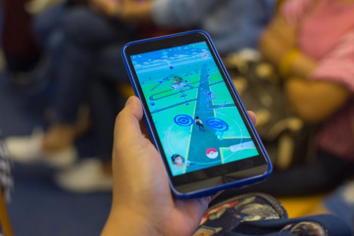 Un usuario, jugando a 'Pokemon Go'