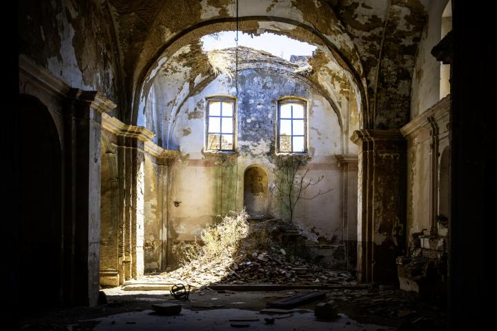 Craco, Basilicata, Italia - 8 de agosto de 2024

Craco es un fascinante pueblo fantasma ubicado en la región de Basilicata, al sur de Italia, en la provincia de Matera.