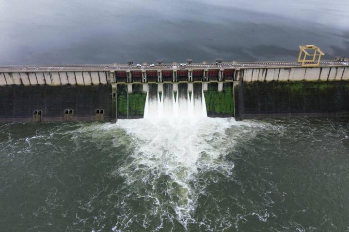 FOTODELDÍA BADAJOZ, 09/02/2026.- El embalse de La Serena (Badajoz), el de mayor capacidad de España y el tercero más grande de Europa, ha comenzado este lunes a aliviar agua con un caudal de 180 m3/segundo, un desembalse interno hacia la presa del Zújar tras alcanzar por las lluvias el 92,6 % de su capacidad. EFE/Confederación Hidrográfica Del Guadiana SOLO USO EDITORIAL/SOLO DISPONIBLE PARA ILUSTRAR LA NOTICIA QUE ACOMPAÑA (CRÉDITO OBLIGATORIO)