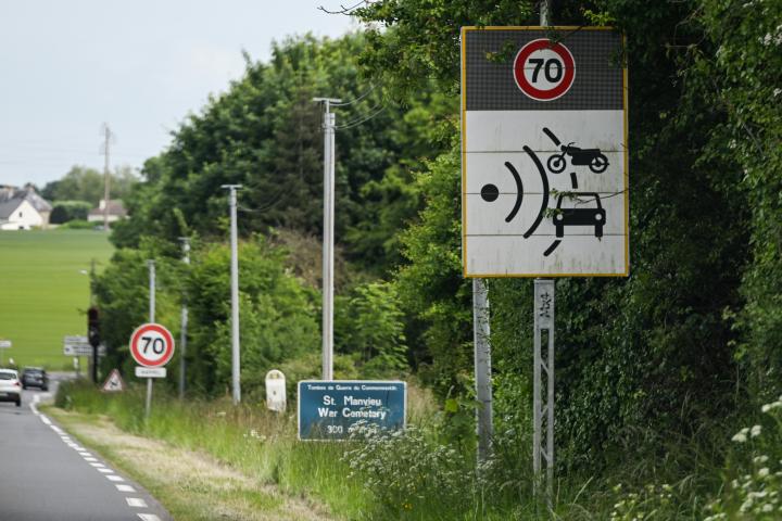Radar colocado en una carretera de Francia