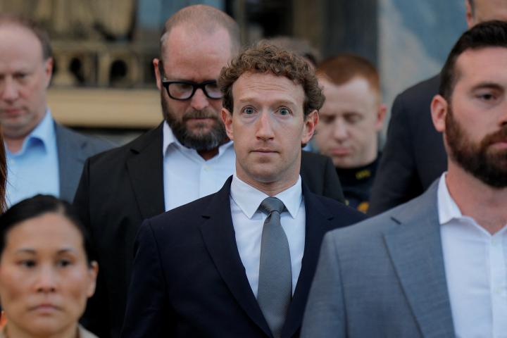 El CEO y fundador de Meta, Mark Zuckerberg, a la salida del juzgado en Los Ángeles (California, EEUU), en el que ha testificado en el juicio sobre adicción a redes sociales.