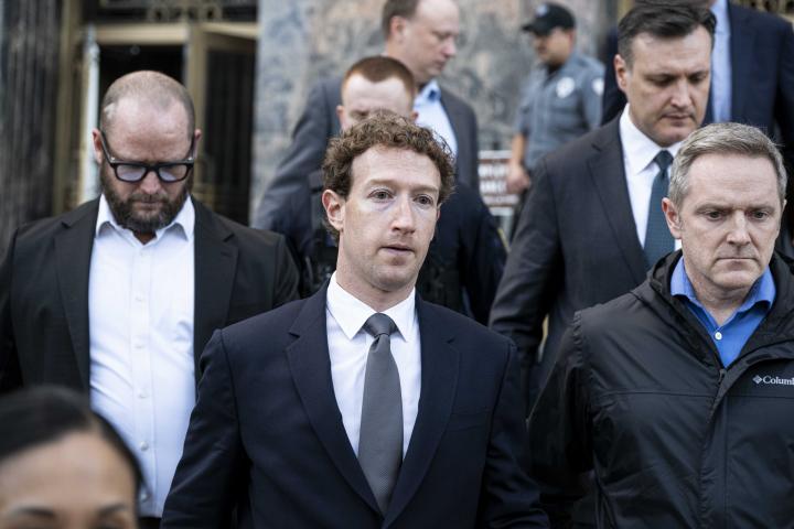 Mark Zuckerberg llegando al juicio en Los Ángeles
