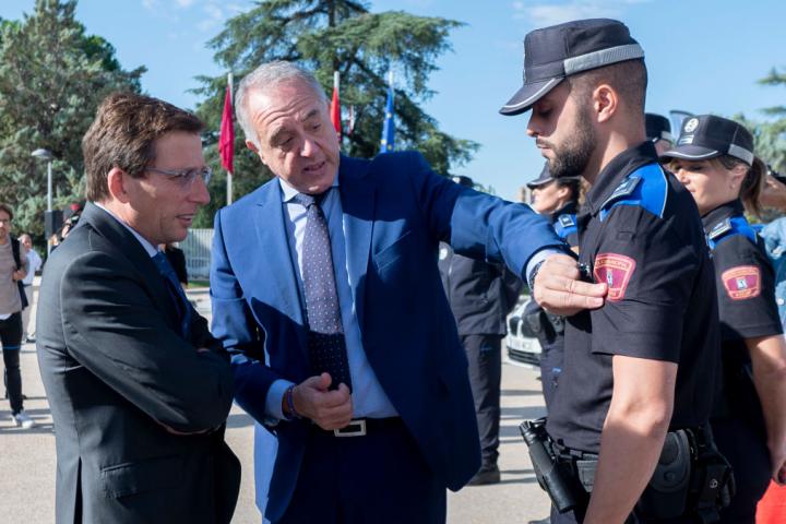 Martínez-Almeida, en 2023 junto a Pablo Enrique Rodríguez