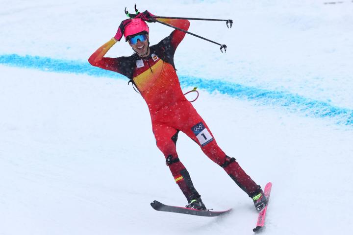 Oriol Cardona, celebrando su medalla de oro en Milán Cortina 2026