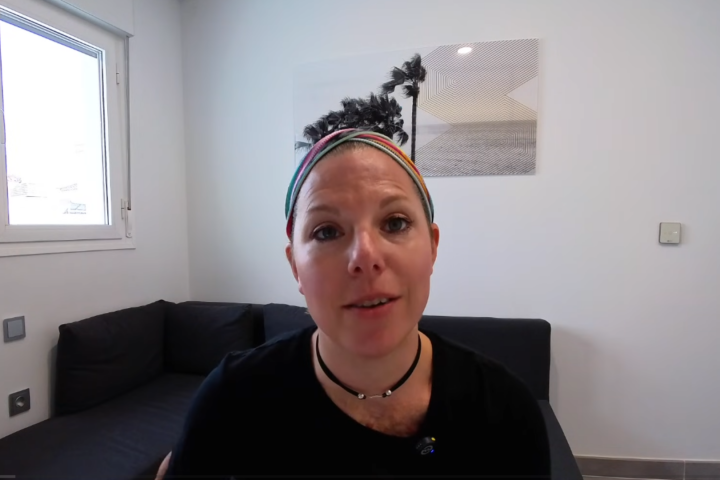 Shauna, estadounidense, quien vive en Estepona junto a su familia.