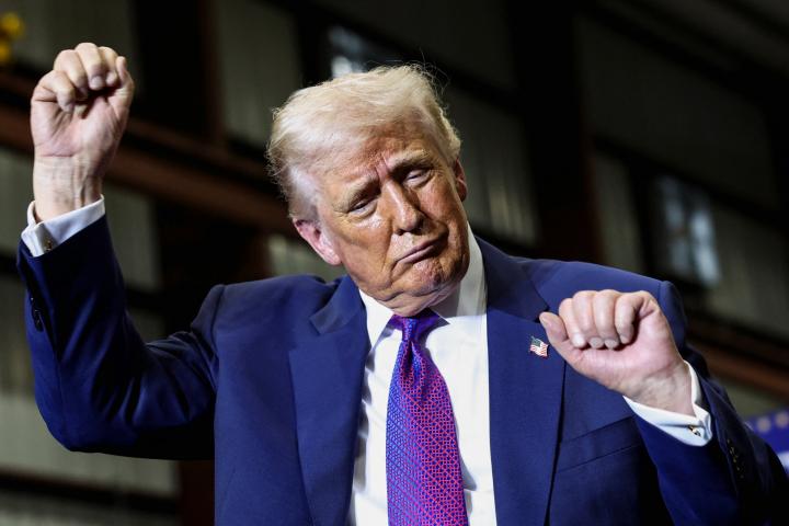 El presidente de EEUU, Donald Trump, durante una visita a una acería en Georgia.