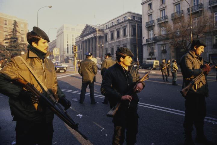 Soldados en las intermediaciones del Congreso la madrugada del 24 de marzo de 1981.