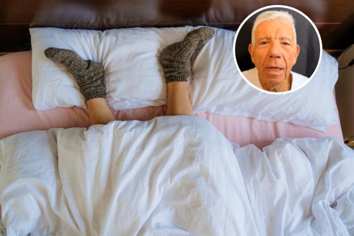 Una persona durmiendo con calcetines y el doctor Eduard Estivill.