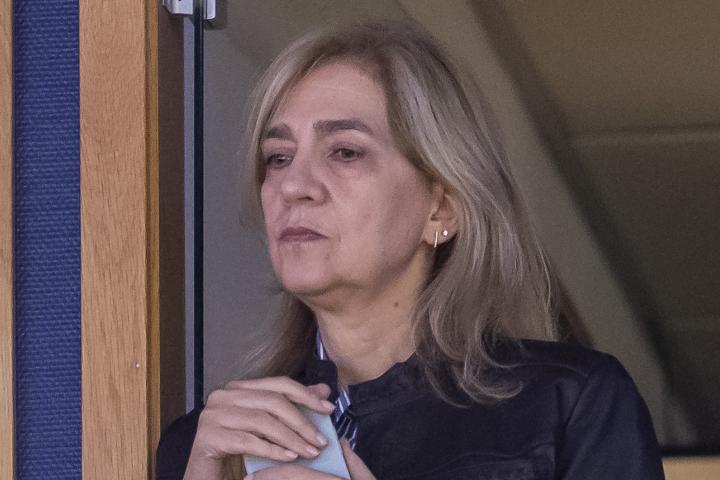 La infanta Cristina en el partido de la selección española de balonmano contra la de Suecia en el que debutó su hijo Pablo Urdangarin en Linköping en octubre de 2025