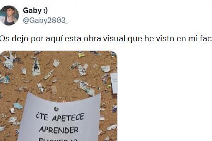 El cartel en el que ofrecen clases de euskera.