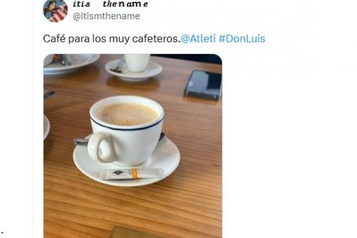 La placa en homenaje a Luis Aragonés.