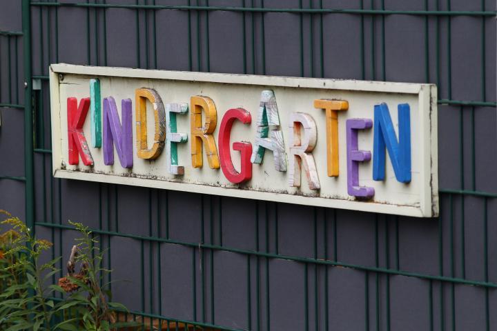 Cartel de una guardería en Alemania