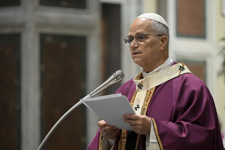 El papa León XIV durante una misa en Roma