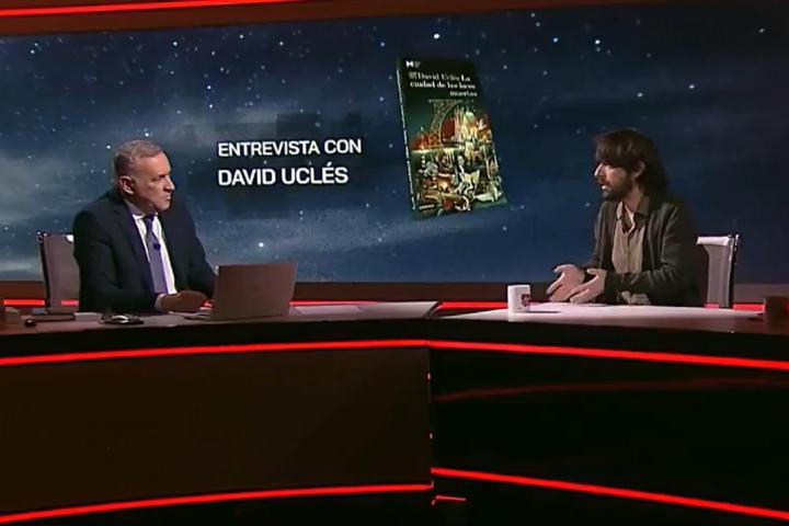 Momento de la entrevista entre Xabier Fortes y David Uclés.