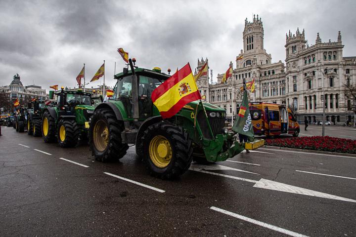 Tractores marchan por Madrid en la protesta del 11-F