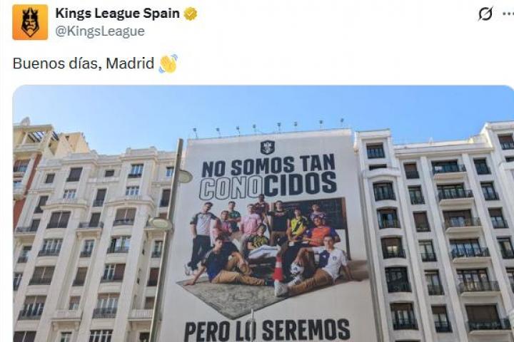 La lona que ha puesto en Madrid la Kings League.