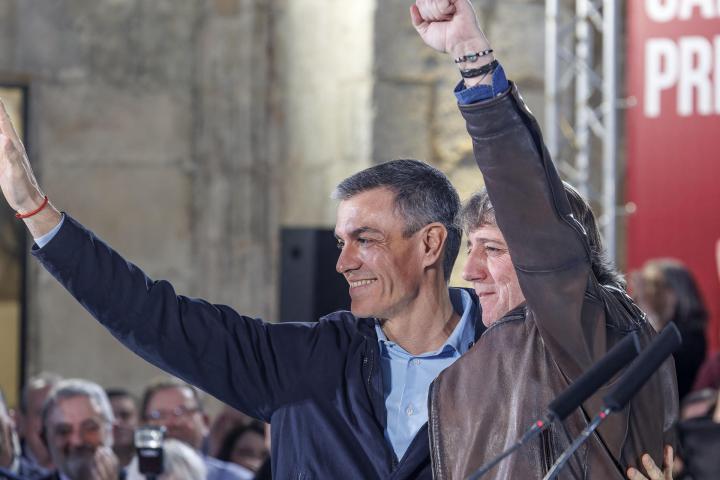 Pedro Sánchez y Carlos Martínez, en un acto de inicio de campaña electoral en Burgos